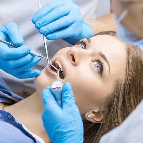 Nếu xuất hiện biến chứng sau khi nhổ răng khôn hãy nhanh chóng đến cơ sở y tế