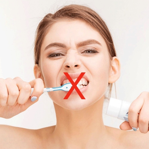 Vệ sinh sai cách dẫn đến nhiễm trùng vết thương sau khi nhổ răng 