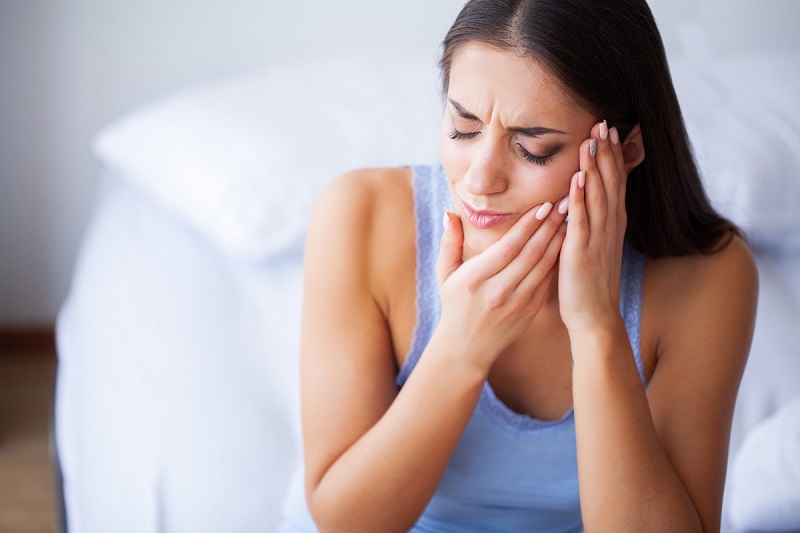Đau răng hàm là một trong những triệu chứng phổ biến mà bất kỳ đối tượng nào cũng có thể gặp phải