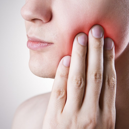 Răng khôn gây đau nhức khó chịu nên cần được nhổ bỏ