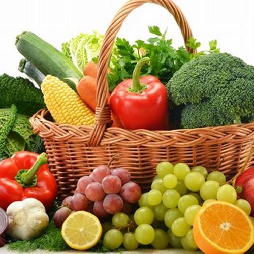 Nên ăn rau xanh và trái cây tươi