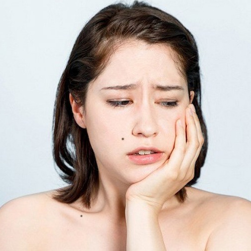 Sưng mặt là biến chứng thường gặp sau khi nhổ răng khôn