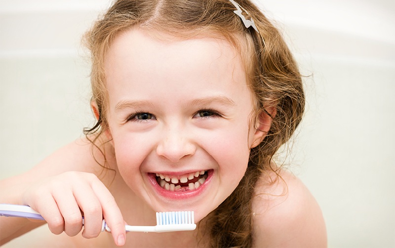 Vệ sinh răng miệng hàng ngày cho trẻ