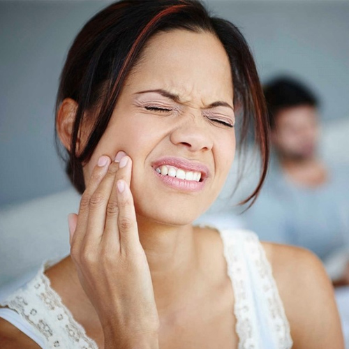 Vệ sinh răng miệng để giảm nguy cơ nhiễm trùng