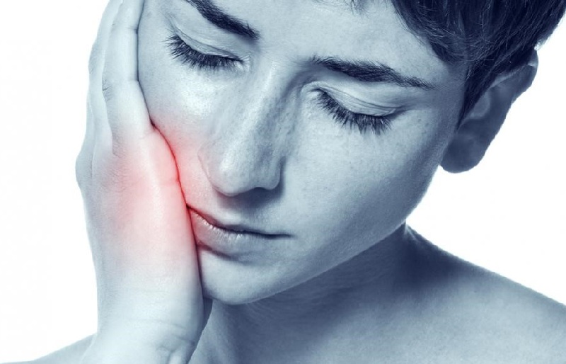 Viêm lợi sưng má là hiện tượng lợi bị viêm dẫn tới sưng má thường kèm theo các biểu hiện đau nhức