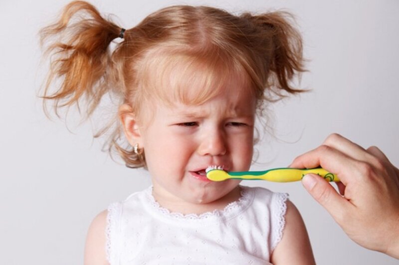 Vệ sinh răng miệng không đúng cách cũng là nguyên nhân gây viêm nướu răng
